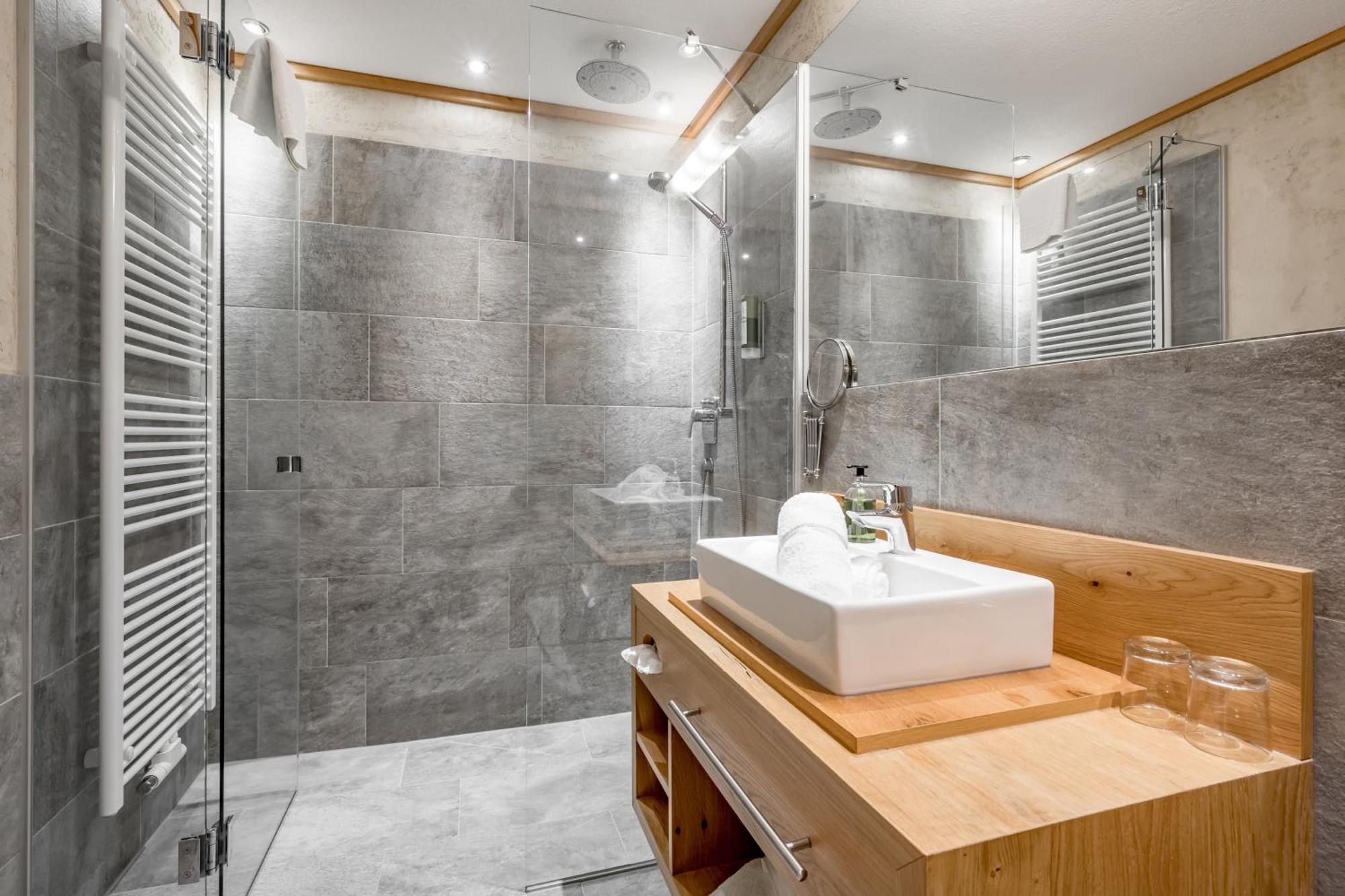 Tilia Living - B&B Mit Dem Komfort Eines Kleinen, Feinen Hotels Ried im Oberinntal Ngoại thất bức ảnh